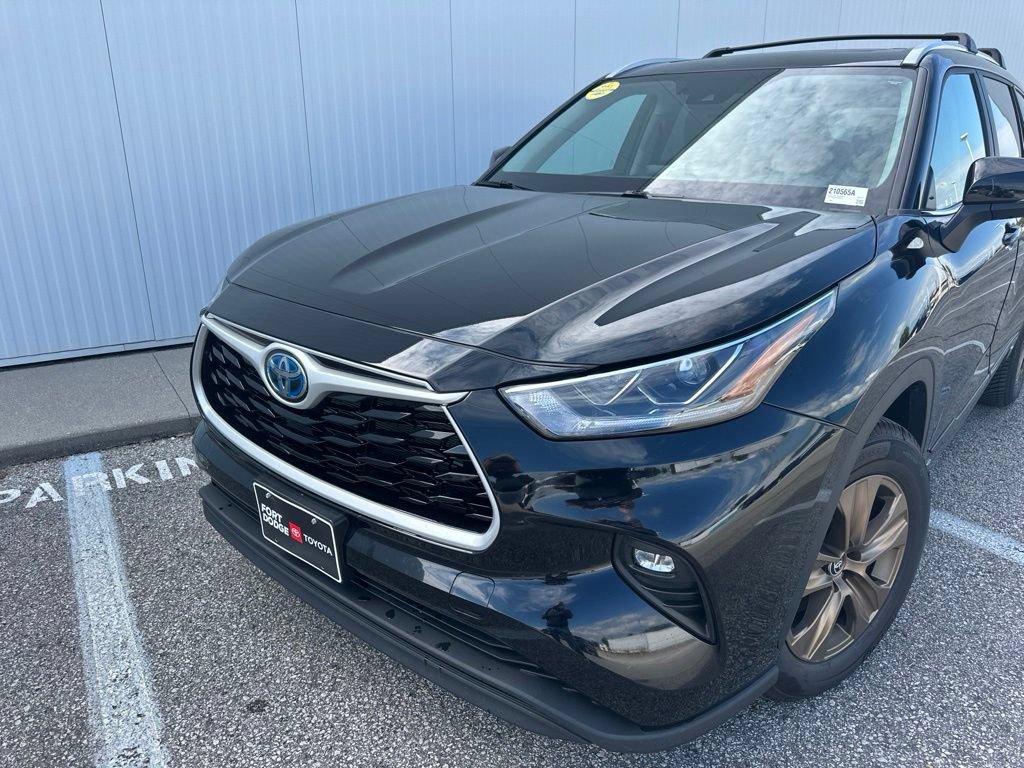 Used 2023 Toyota Highlander Bronze Edition AWD/4WD image 2