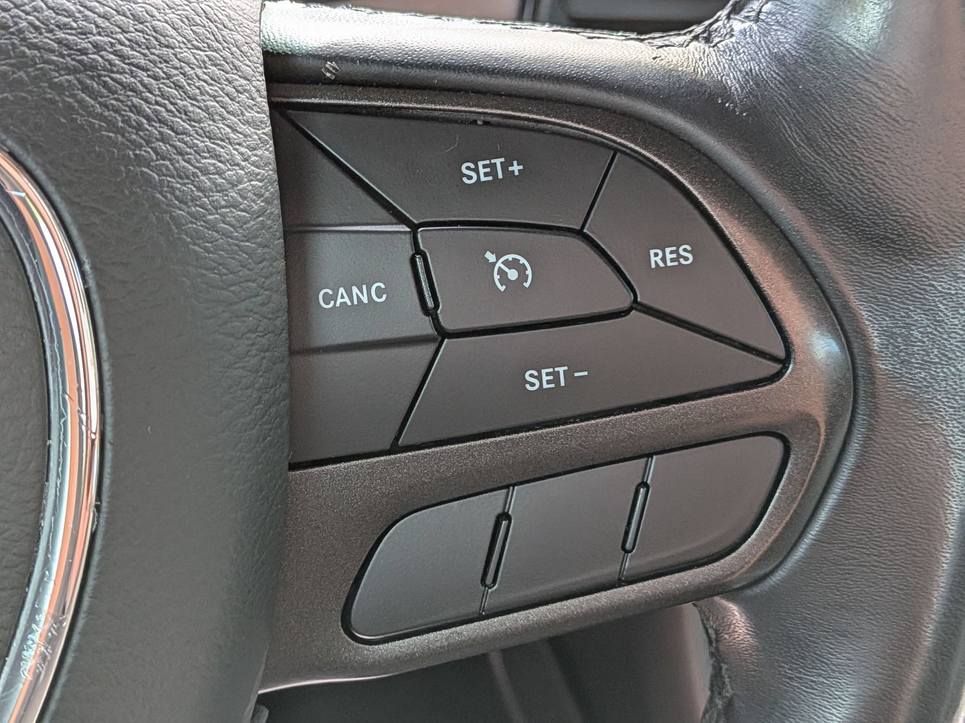Used 2022 Dodge Challenger SXT RWD image 25