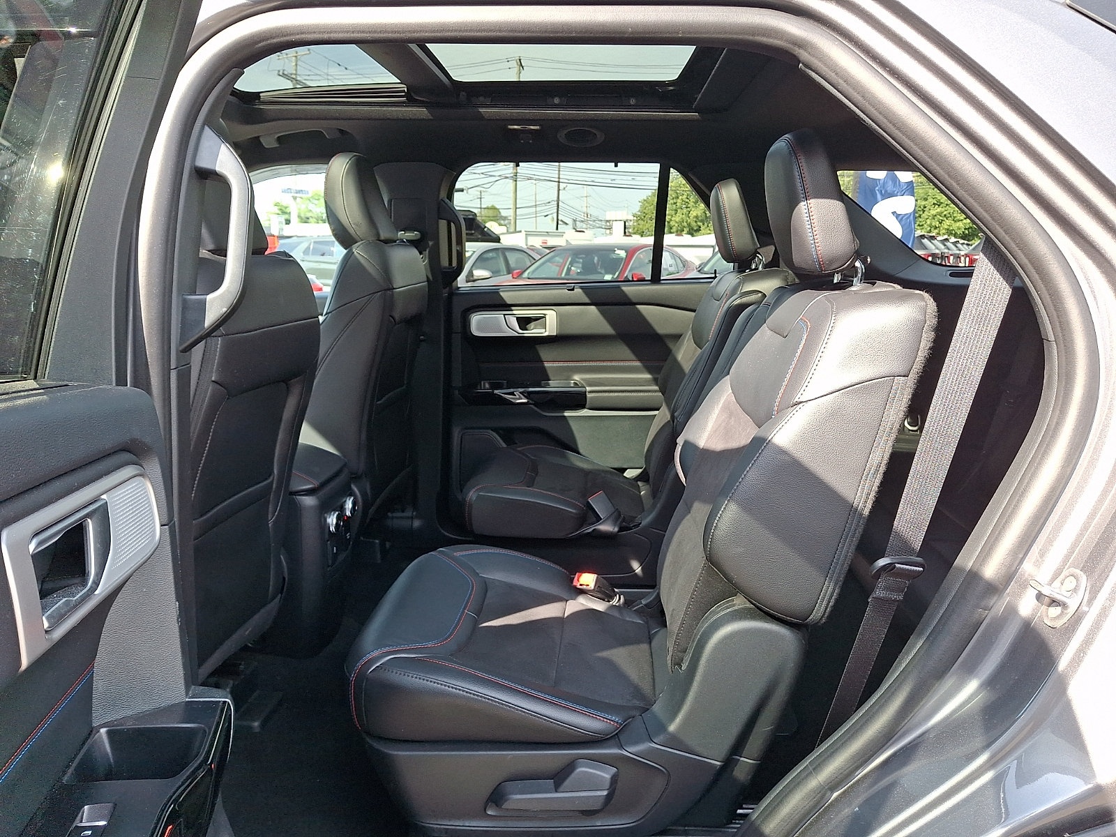 Certified 2024 Ford Explorer ST w/ Equipment Group 401A AWD/4WD image 10