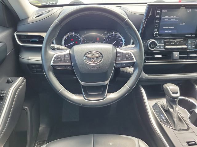 Used 2022 Toyota Highlander XLE FWD image 13