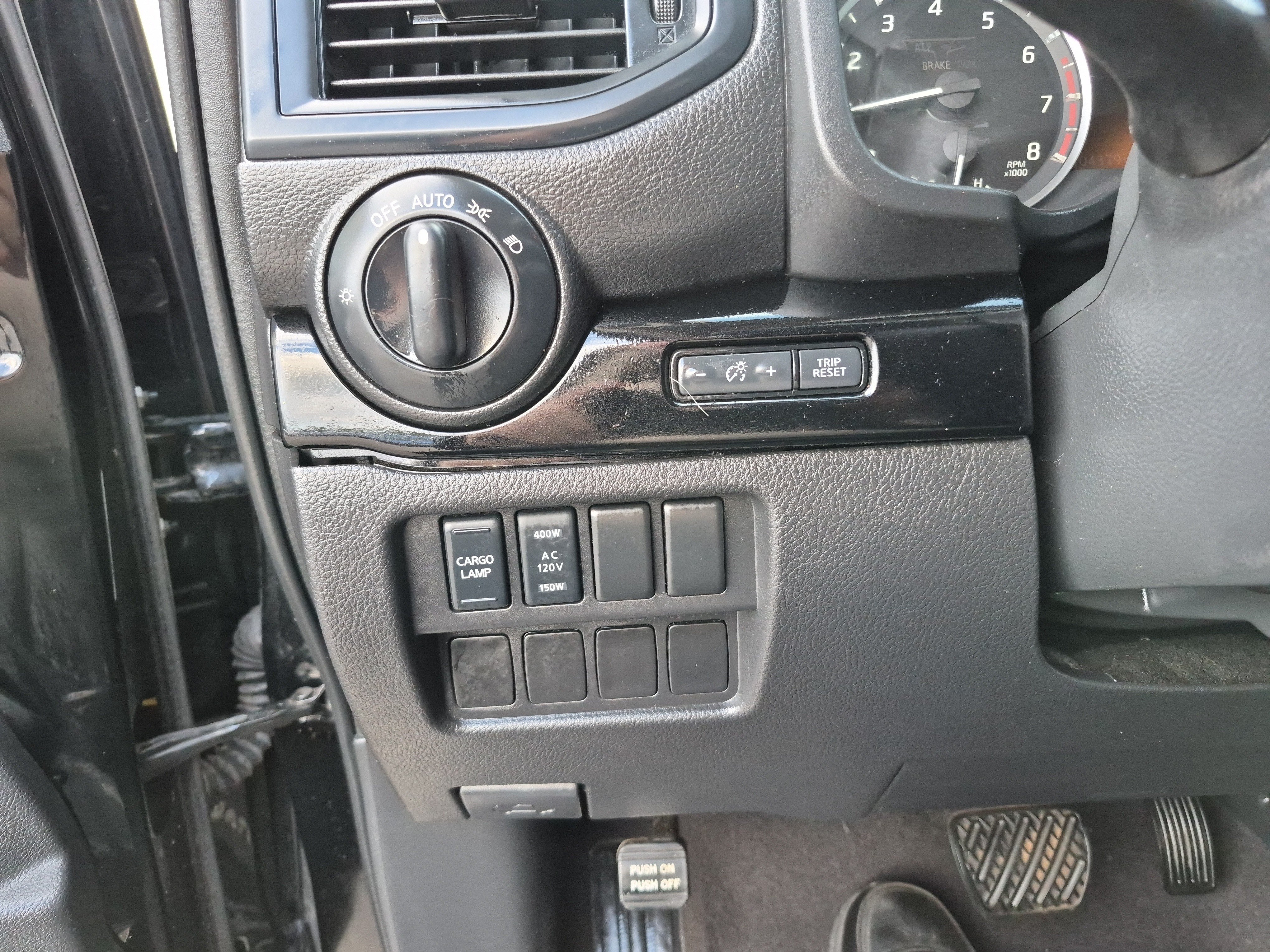 Used 2023 Nissan Titan SV w/ SV Convenience Package AWD/4WD image 22