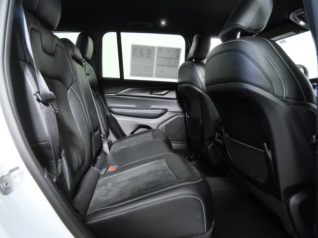 Used 2024 Jeep Grand Cherokee Altitude AWD/4WD image 12