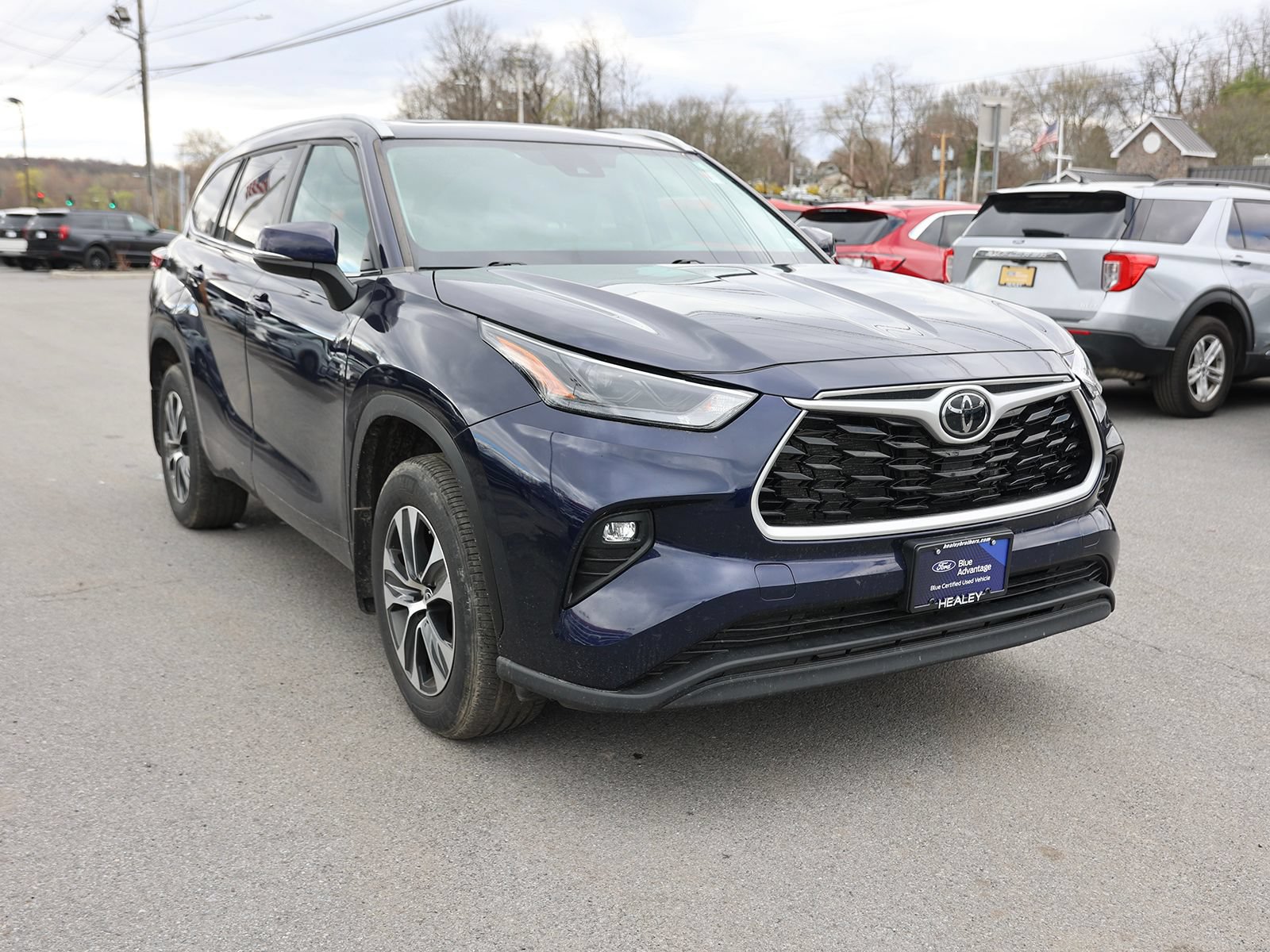 Used 2023 Toyota Highlander XLE AWD/4WD image 1