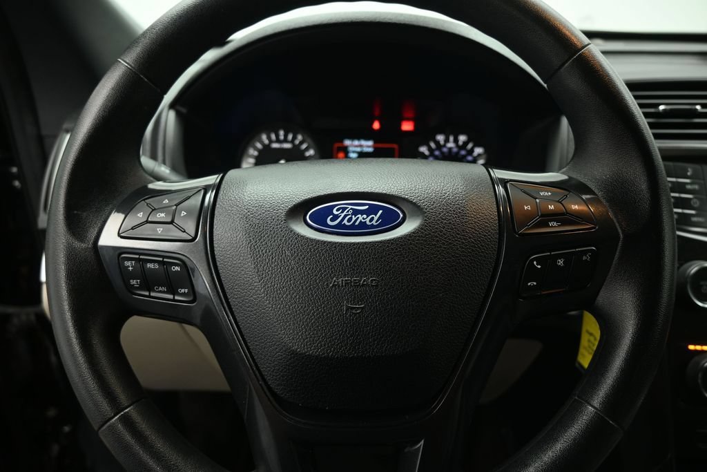 Certified 2018 Ford Explorer FWD image 11