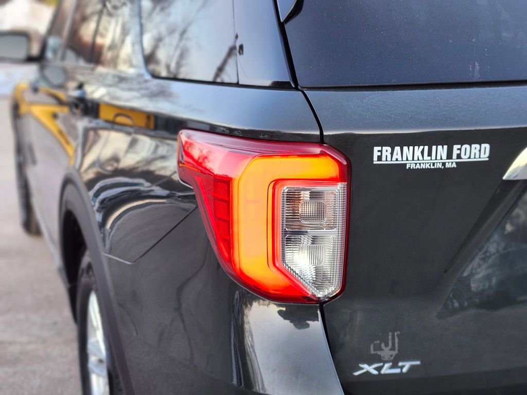 Certified 2022 Ford Explorer XLT w/ Equipment Group 202A image 9