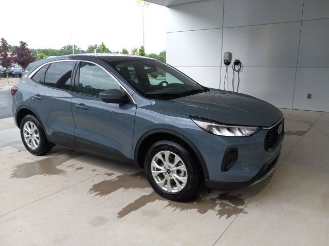 Certified 2023 Ford Escape Active w/ Tech Pack #2 AWD/4WD image 3