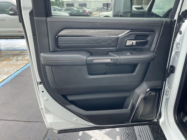 Used 2025 RAM 2500 Limited AWD/4WD image 17