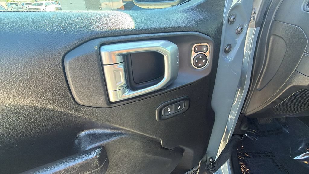 Used 2024 Jeep Wrangler Unlimited Rubicon AWD/4WD image 13