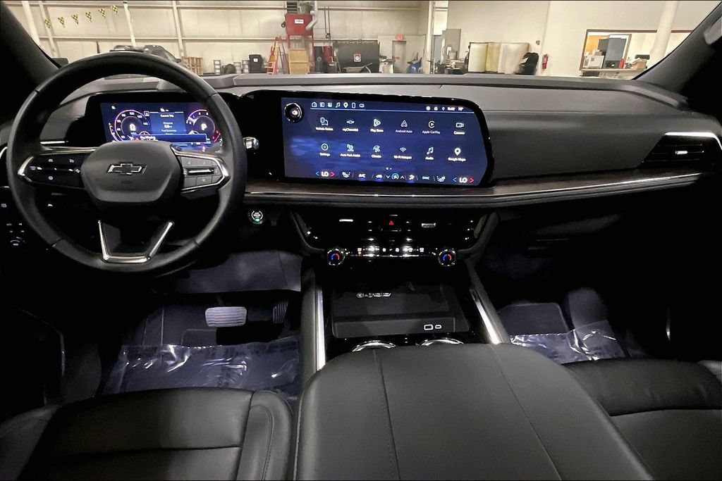Used 2025 Chevrolet Suburban Z71 AWD/4WD image 14