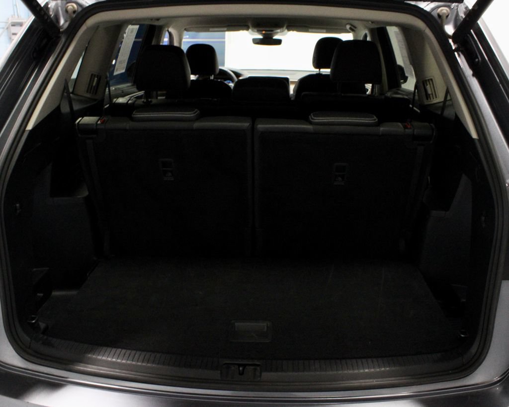 Used 2025 Volkswagen Atlas SE AWD/4WD image 14