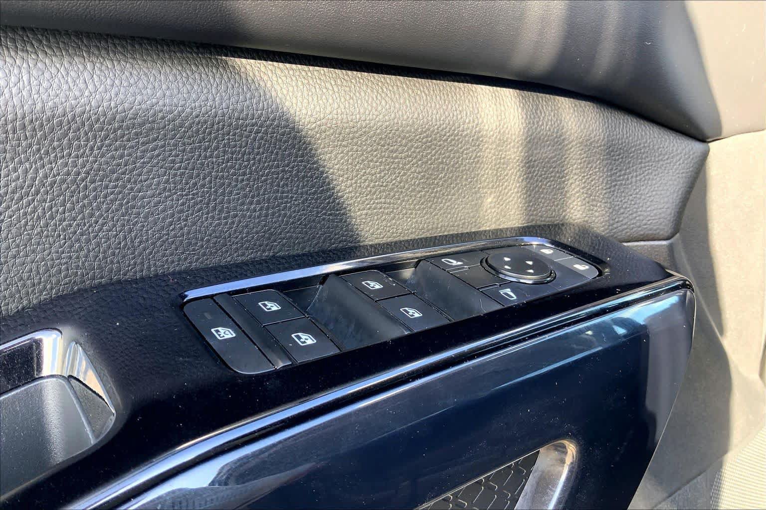 Used 2022 Nissan Pathfinder S FWD image 35