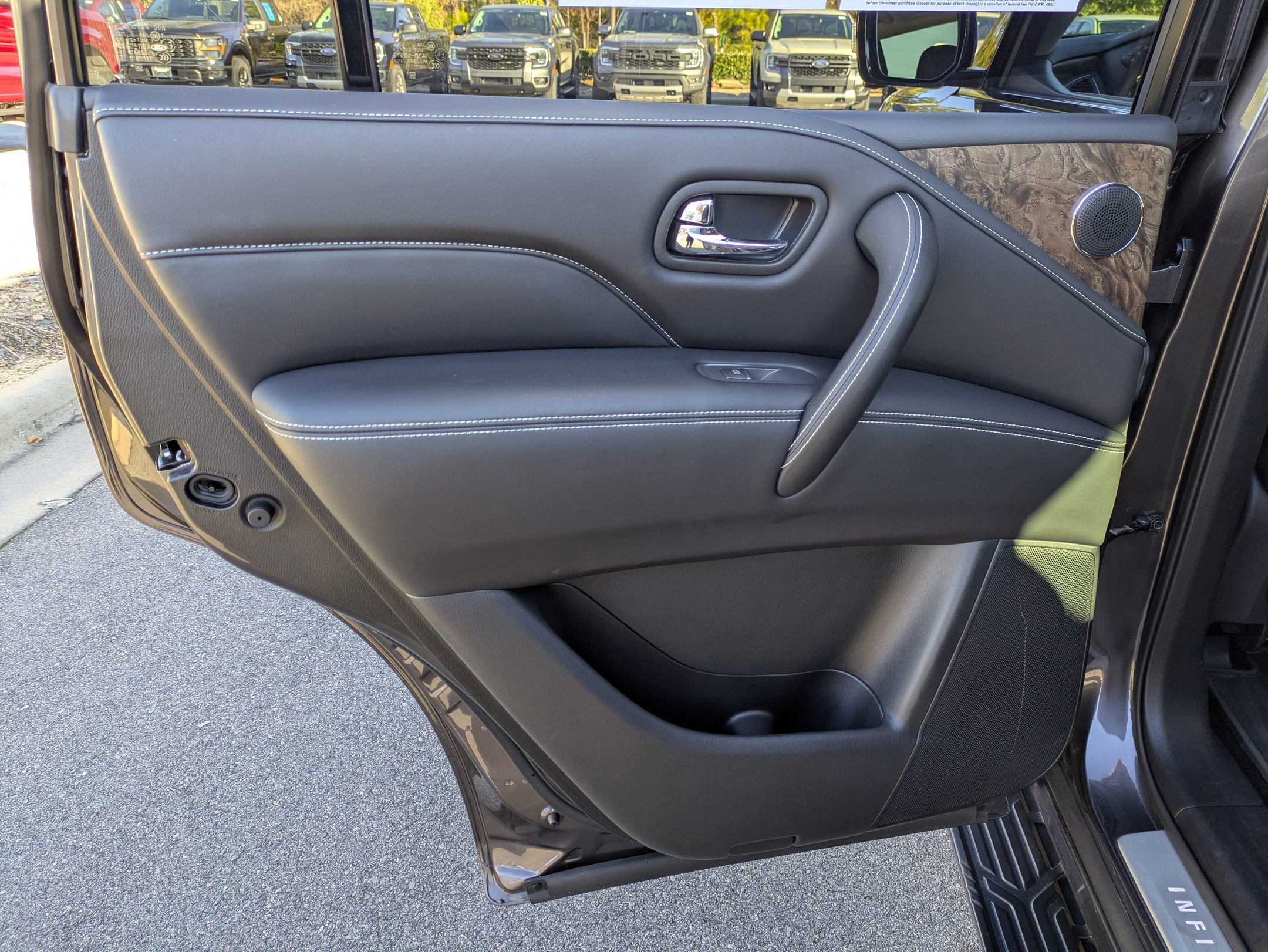 Used 2023 INFINITI QX80 Premium Select w/ Cargo Package image 32