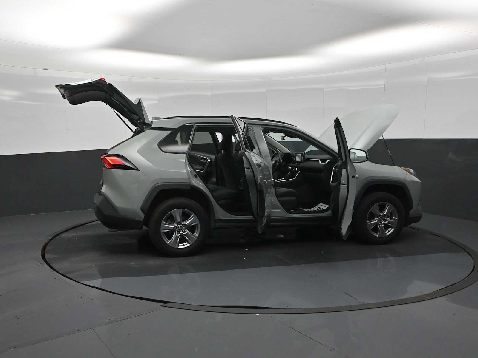 Used 2022 Toyota RAV4 XLE w/ XLE Grade Weather Package AWD/4WD image 30
