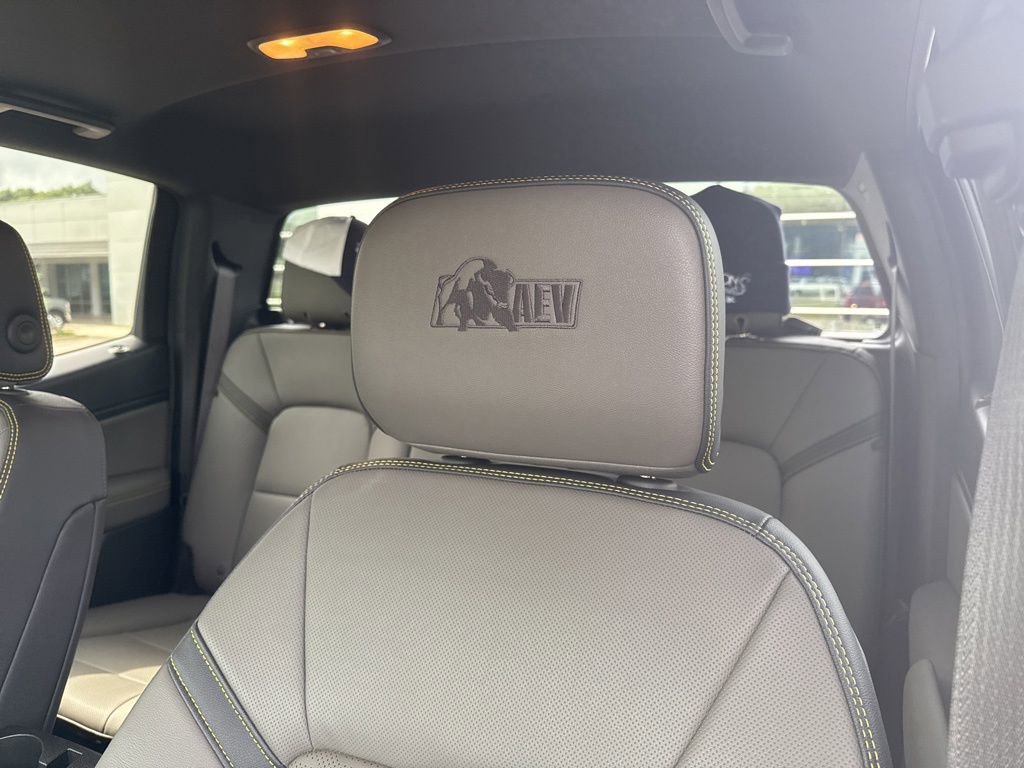 Used 2024 Chevrolet Colorado ZR2 w/ ZR2 Bison Edition AWD/4WD image 9