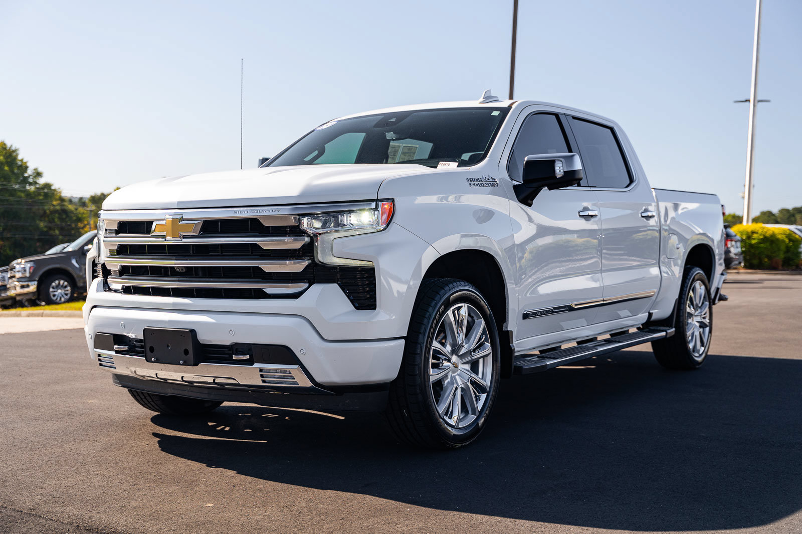 Used 2023 Chevrolet Silverado 1500 High Country w/ Technology Package AWD/4WD image 3