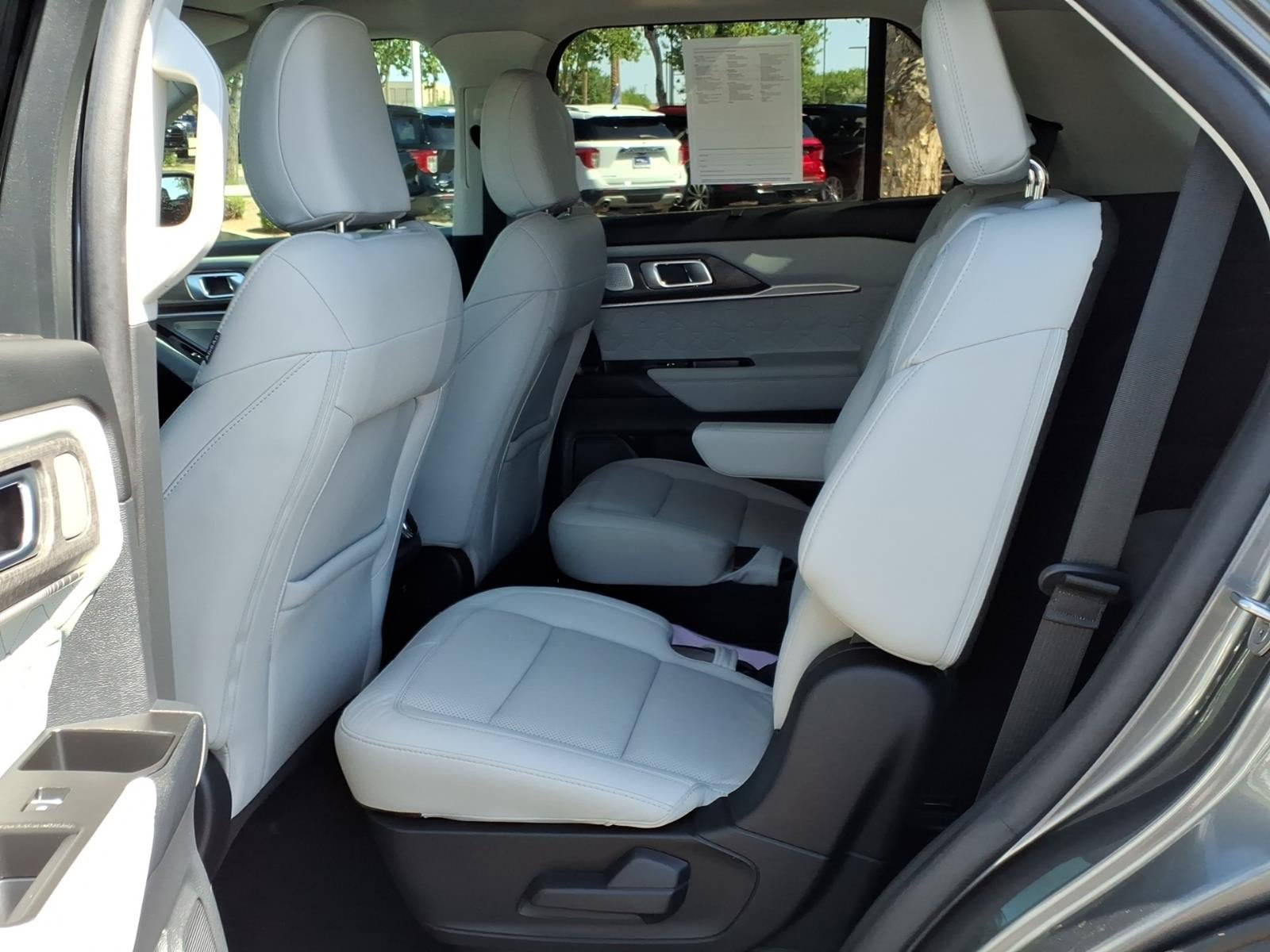 Certified 2025 Ford Explorer Platinum w/ Ultimate Package AWD/4WD image 18