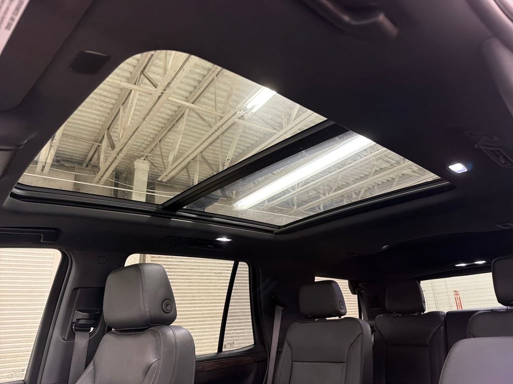 Used 2022 Chevrolet Tahoe Z71 w/ Luxury Package AWD/4WD image 10
