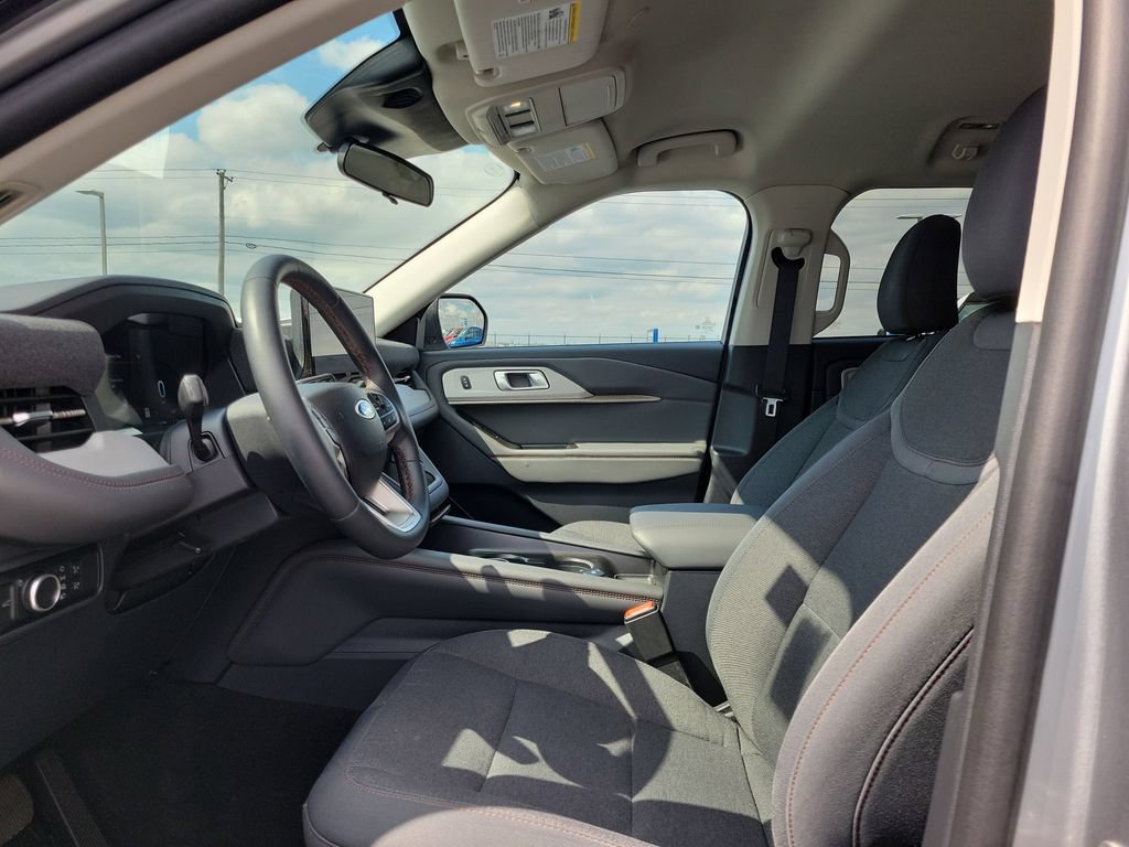 Certified 2025 Ford Explorer Active RWD image 18
