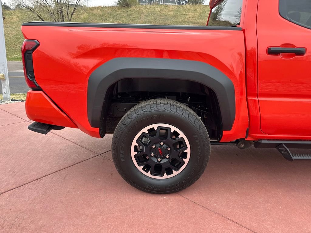 Used 2024 Toyota Tacoma TRD Off-Road AWD/4WD image 30