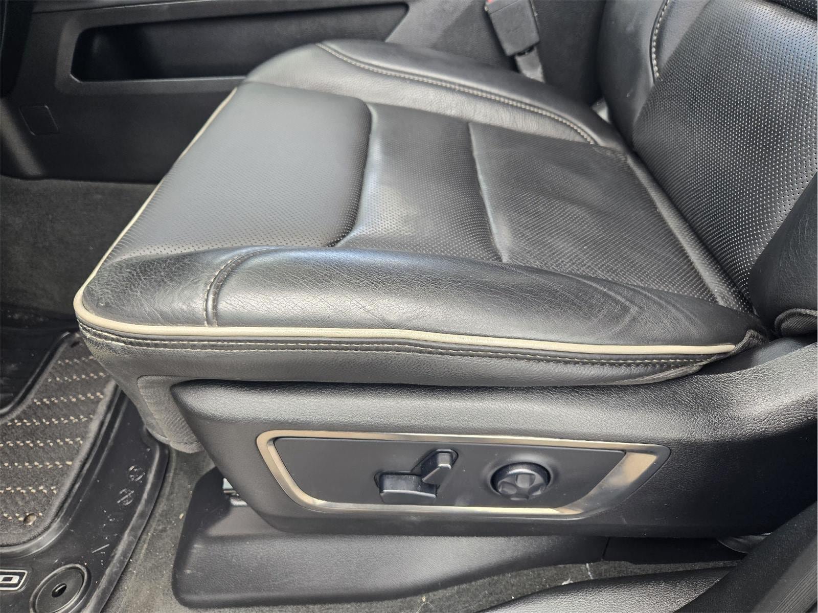 Used 2020 RAM 1500 Limited w/ Black Appearance Package RWD image 20