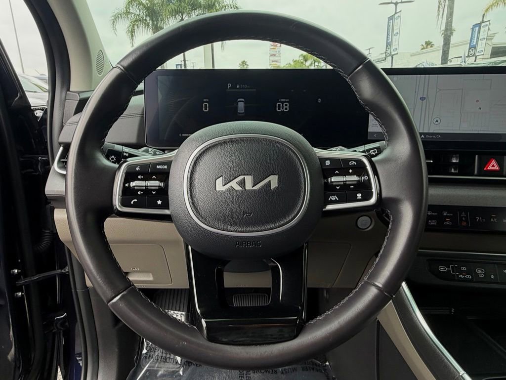 Used 2025 Kia Carnival EX FWD image 20