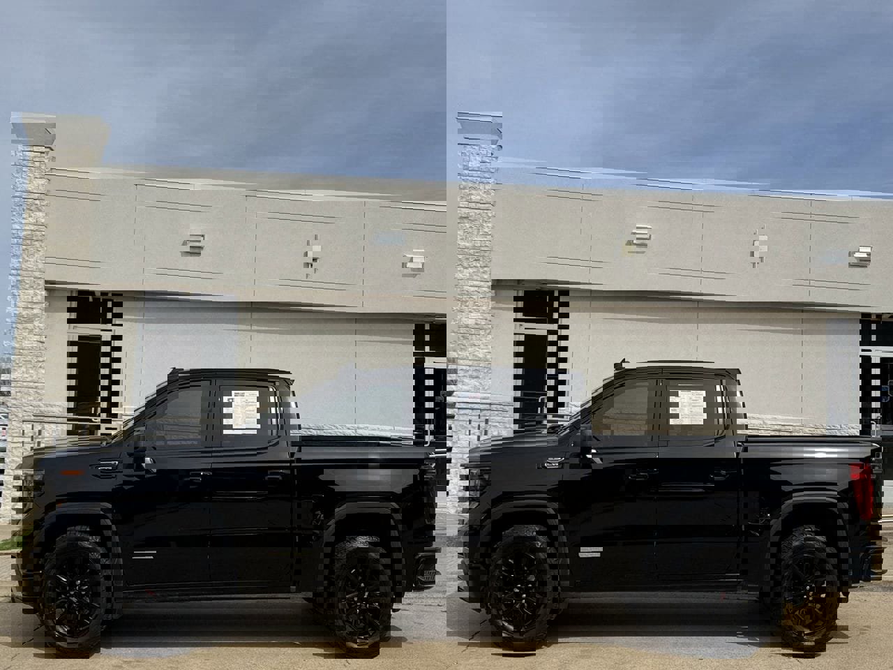 Used 2022 GMC Sierra 1500 Elevation w/ Preferred Package image 3