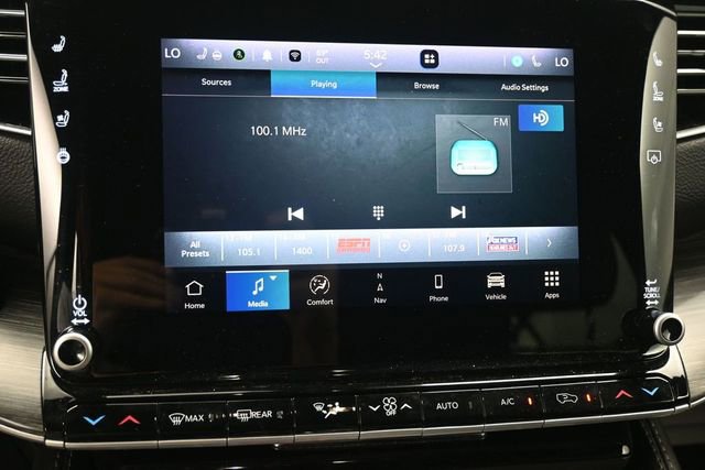 Used 2024 Jeep Wagoneer L Series II w/ Flexible Seating Group AWD/4WD image 11