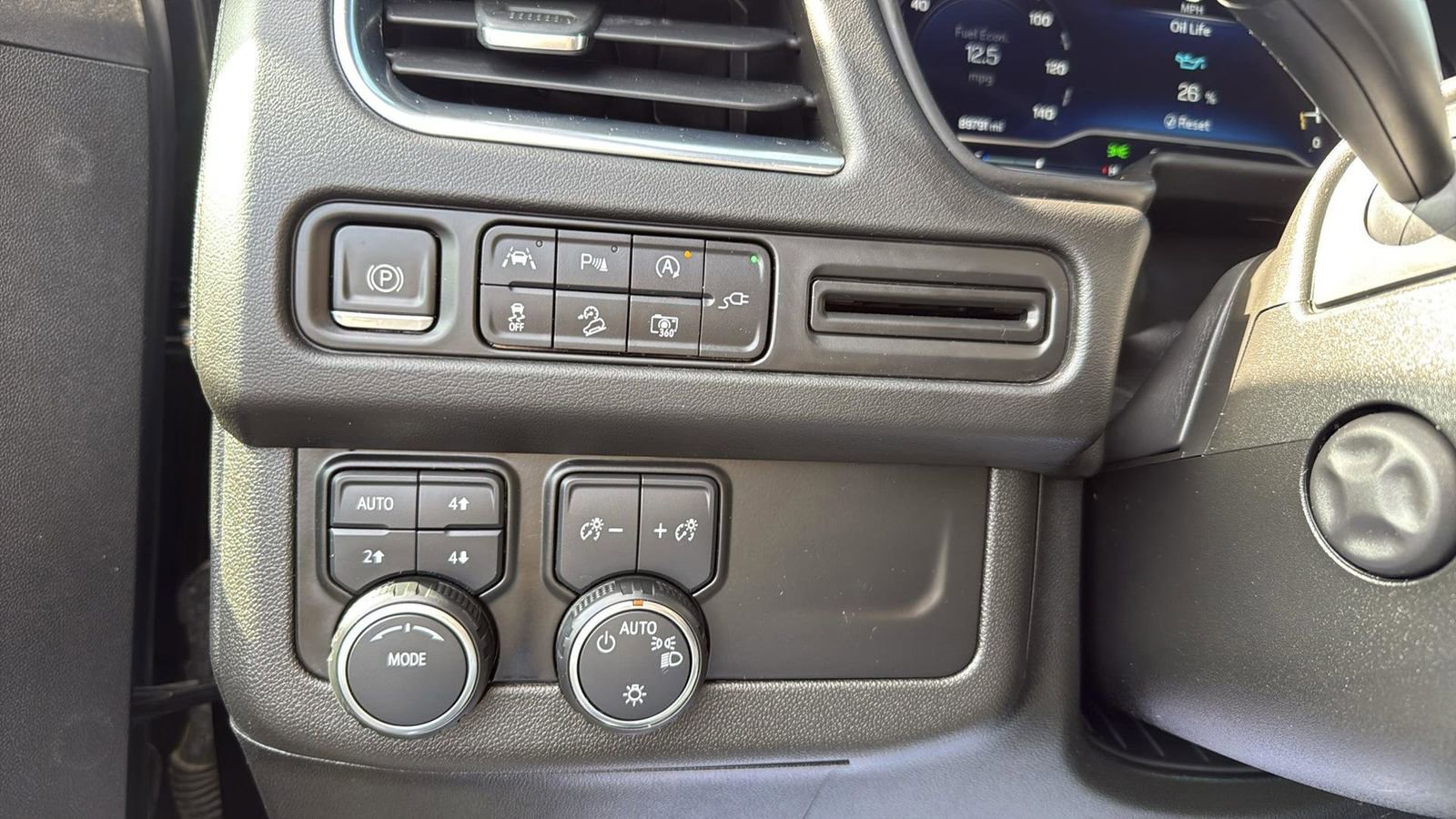 Used 2022 Chevrolet Suburban Z71 w/ Luxury Package image 16