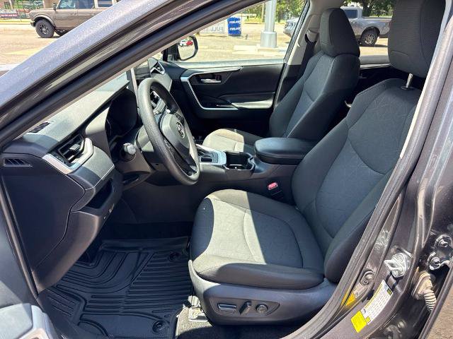 Used 2025 Toyota RAV4 XLE AWD/4WD image 8