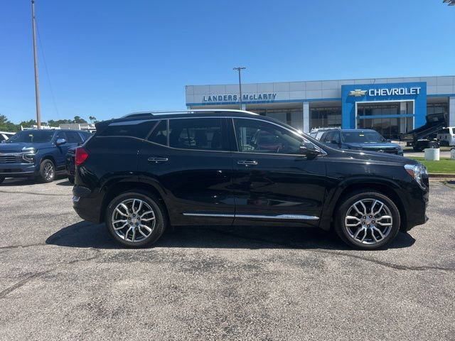 Used 2023 GMC Terrain Denali AWD/4WD image 2