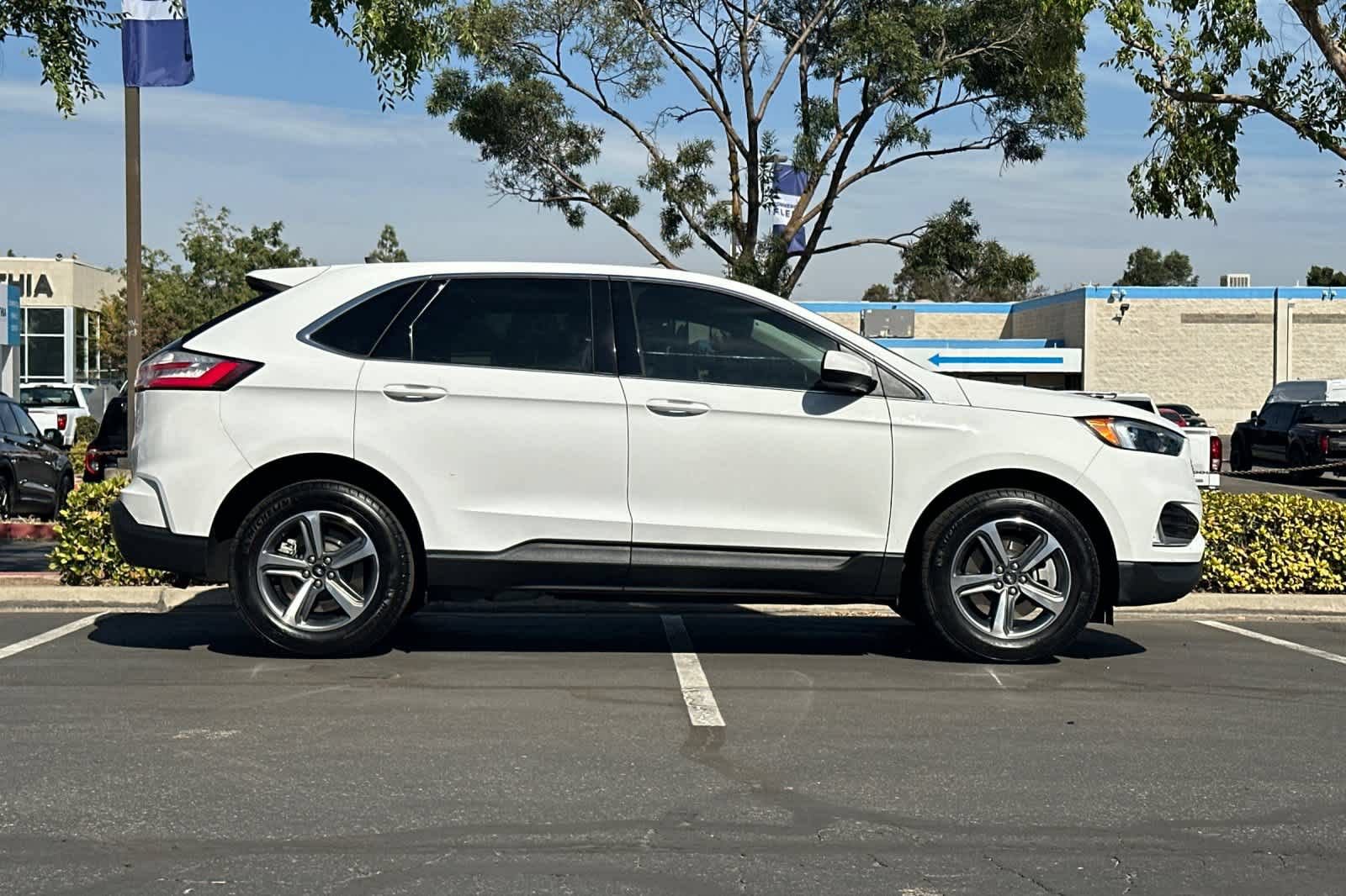 Certified 2024 Ford Edge SEL w/ Convenience Package AWD/4WD image 9