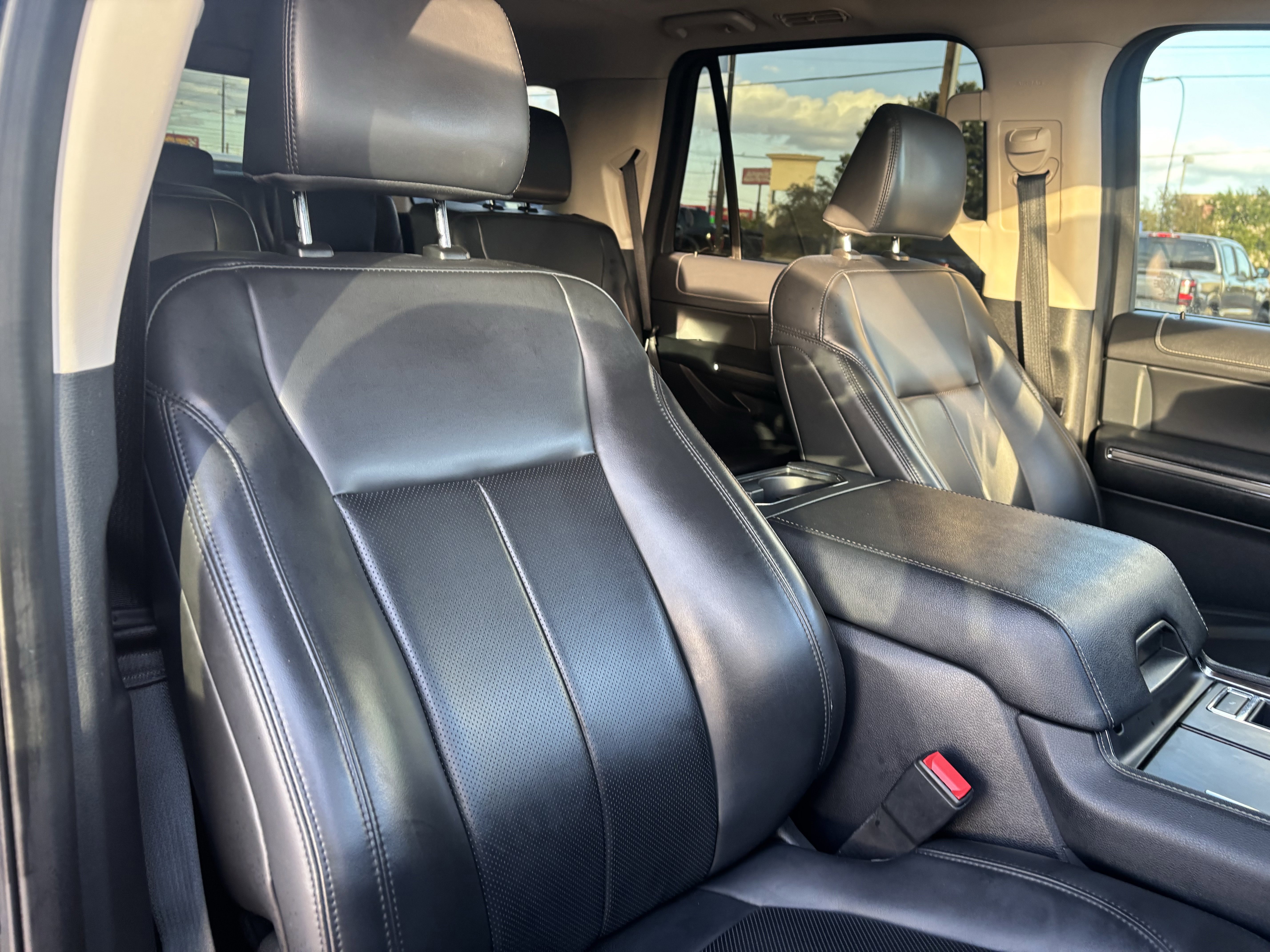 Certified 2022 Ford Expedition XLT image 28