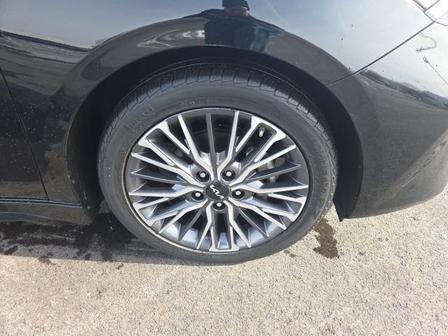 Used 2023 Kia Forte GT-Line w/ GT-Line Premium Package image 4