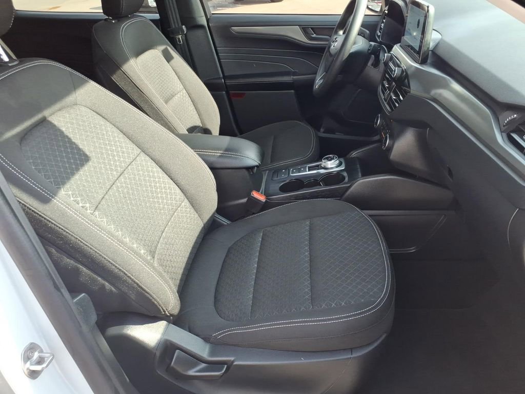 Certified 2025 Ford Escape Active FWD image 3