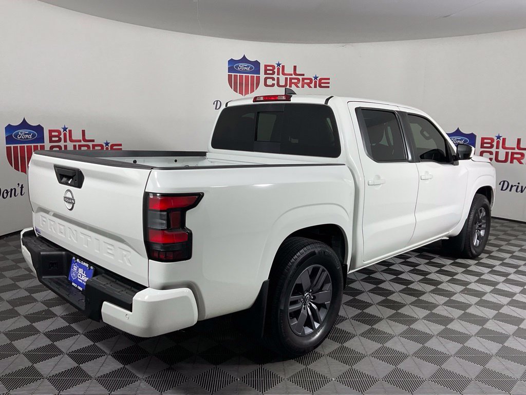 Used 2025 Nissan Frontier SV RWD image 3
