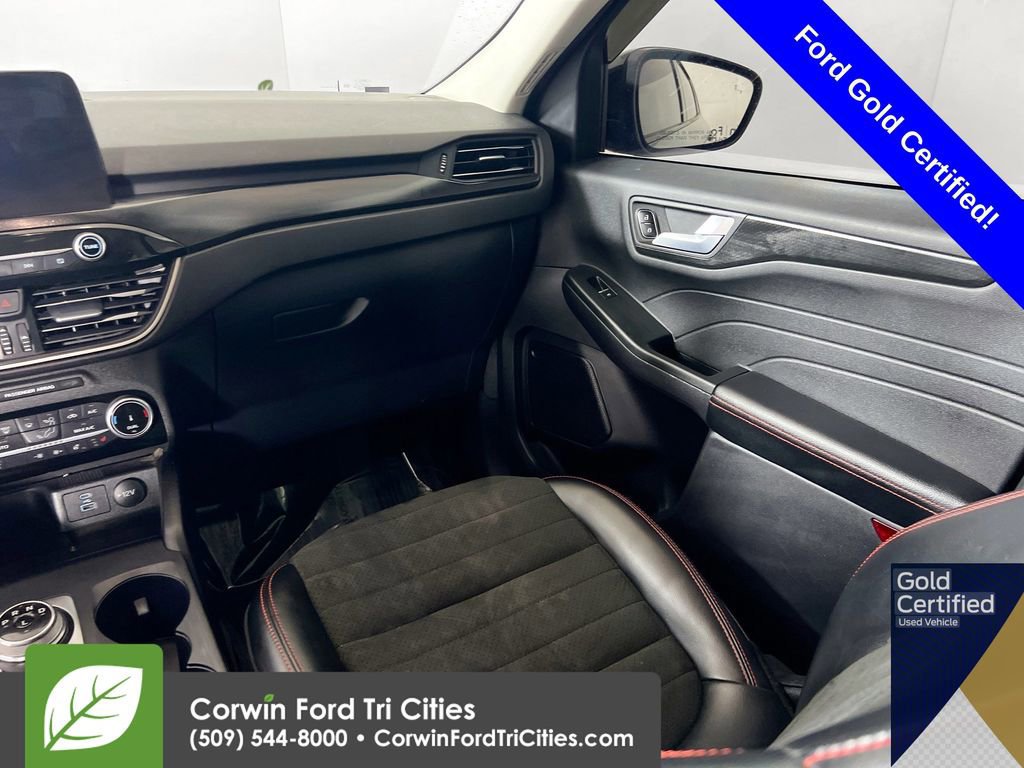 Certified 2022 Ford Escape SEL w/ SEL Stealth AWD Package image 28