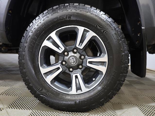 Used 2017 Toyota Tacoma TRD Sport w/ Tow Package (A/T) image 21