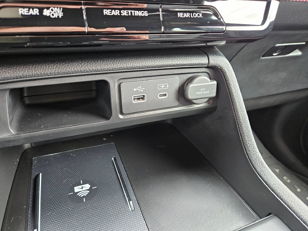 Used 2025 Honda Pilot Black Edition image 27