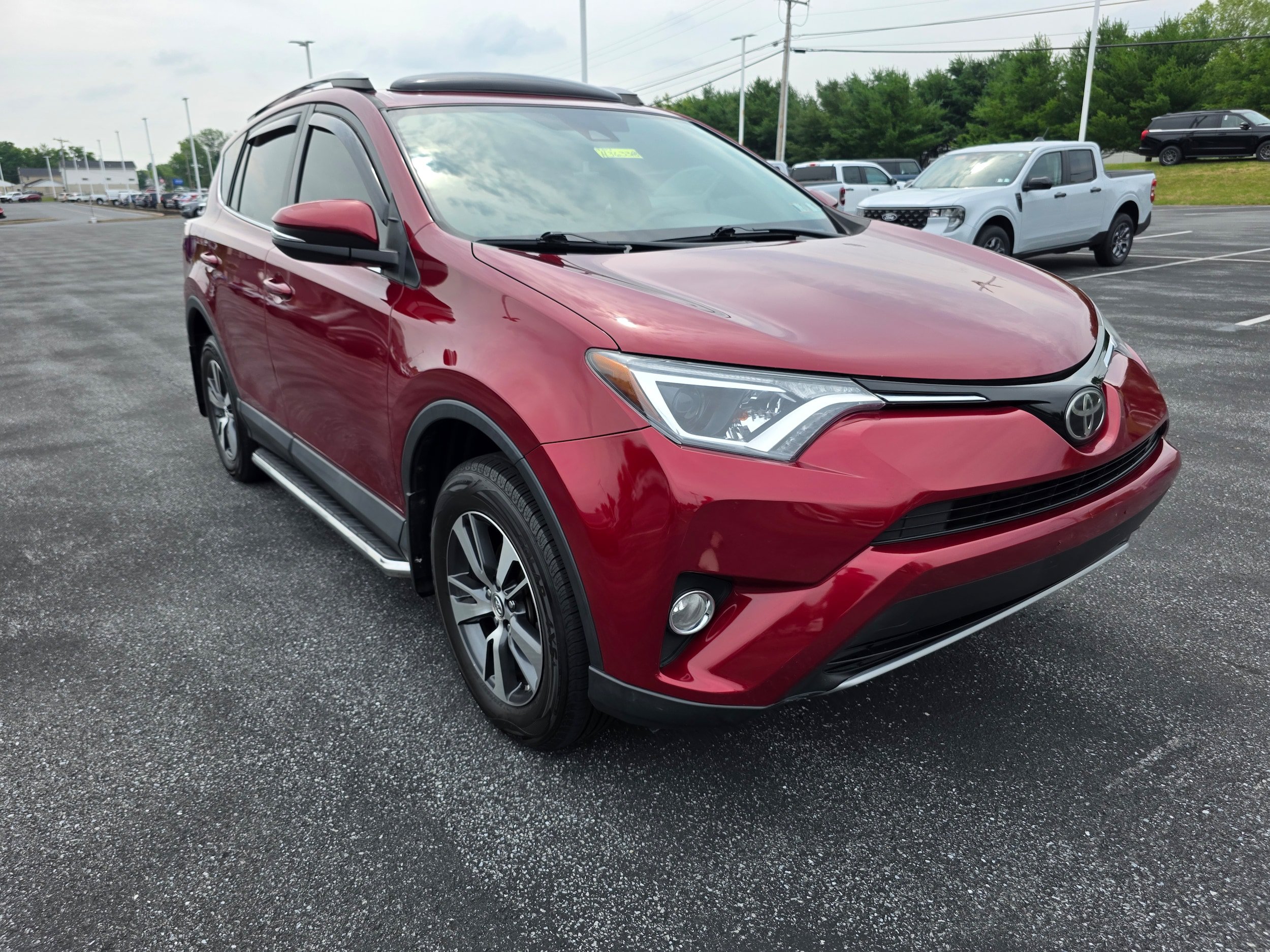 Used 2018 Toyota RAV4 XLE AWD/4WD image 7