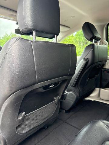 Used 2022 Chrysler Pacifica Touring-L FWD image 13