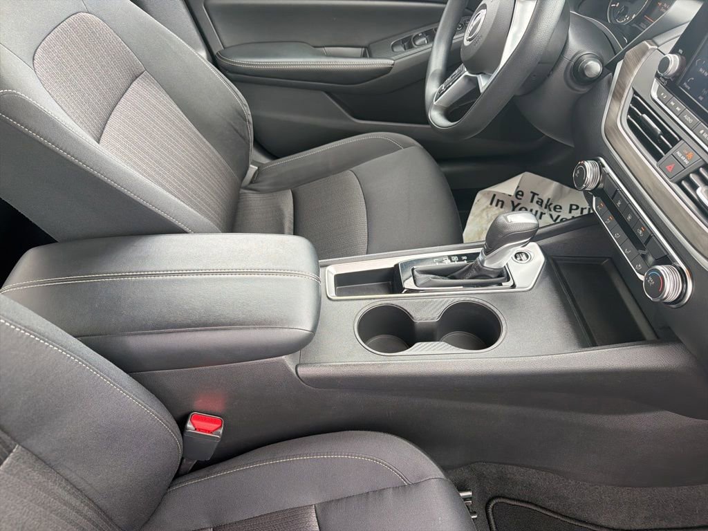 Used 2025 Nissan Altima 2.5 SV FWD image 37