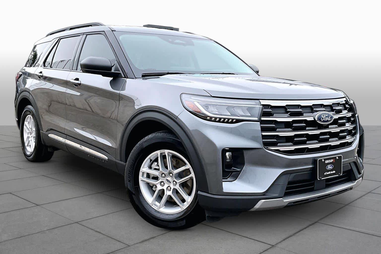 Certified 2025 Ford Explorer Active w/ Active Comfort Package RWD image 3
