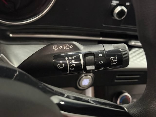 Used 2023 Kia Carnival LX FWD image 20