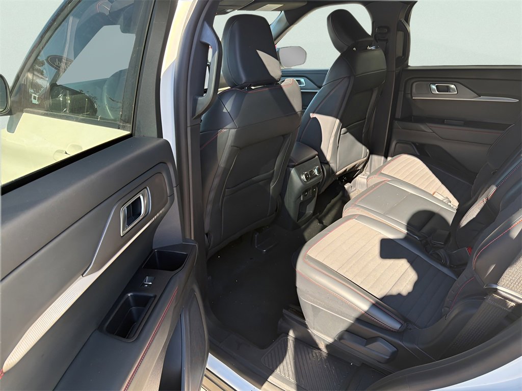 Certified 2025 Ford Explorer ST-Line w/ ST-Line Street Pack image 10