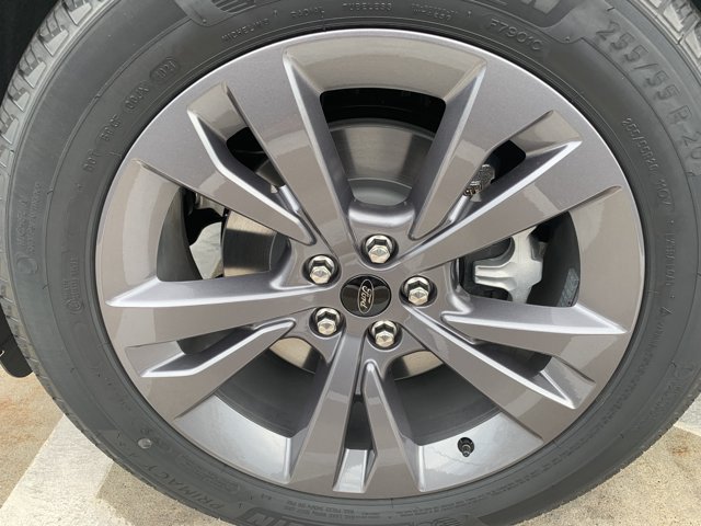 Certified 2022 Ford Explorer XLT w/ Equipment Group 202A AWD/4WD image 9