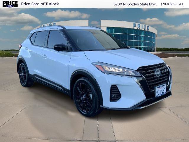 Used 2023 Nissan Kicks SR w/ SR Premium Package FWD image 3