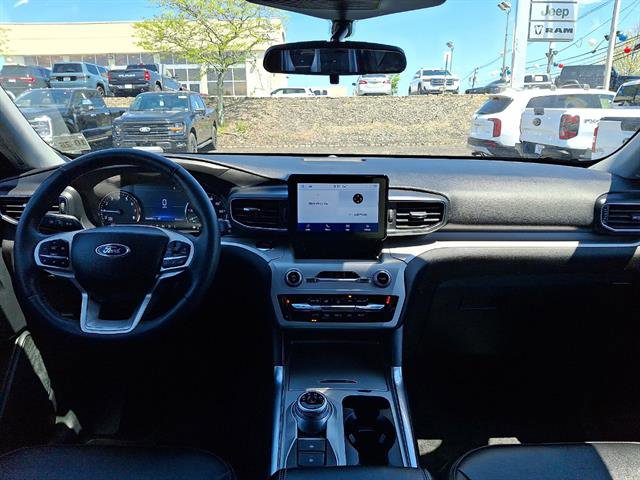 Certified 2023 Ford Explorer XLT w/ Equipment Group 202A AWD/4WD image 9