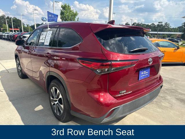 Used 2022 Toyota Highlander XLE FWD image 4