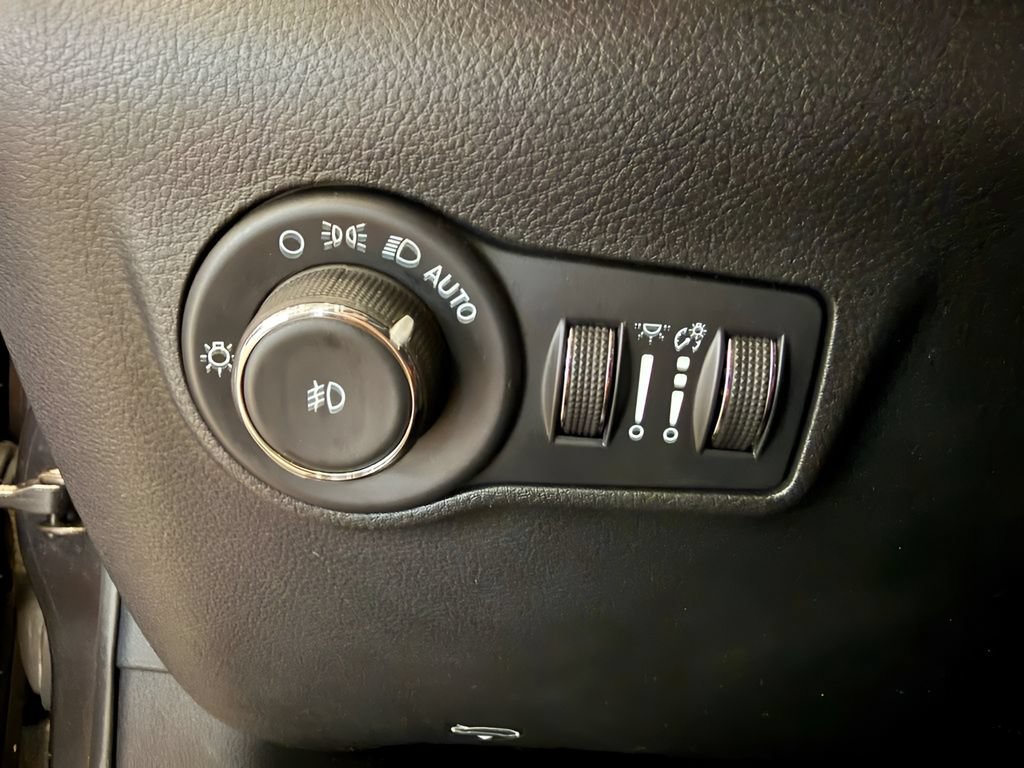 Used 2022 Jeep Compass Latitude w/ Sun and Sound Group AWD/4WD image 20