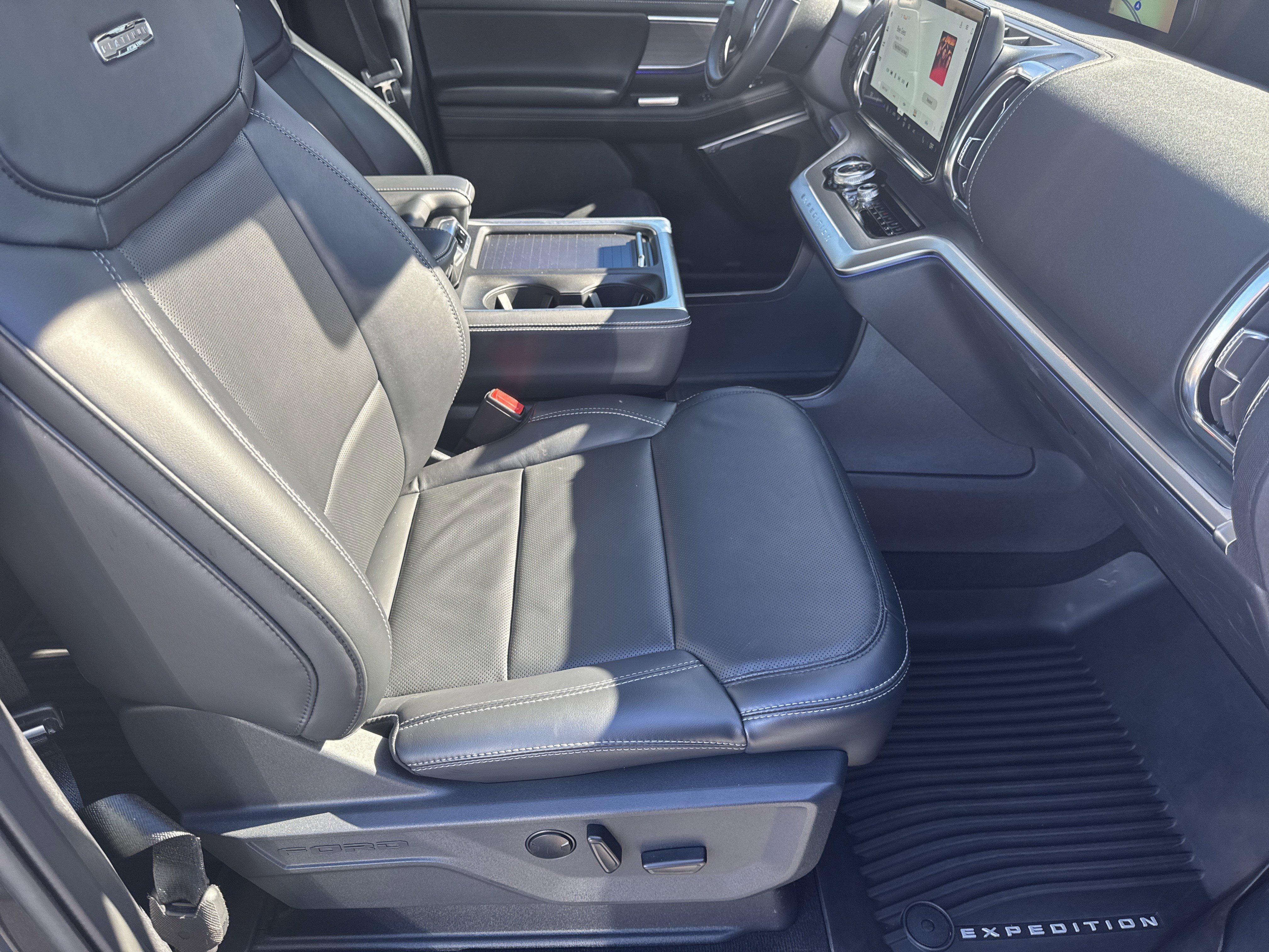 Certified 2025 Ford Expedition Platinum w/ Driver's Package image 13